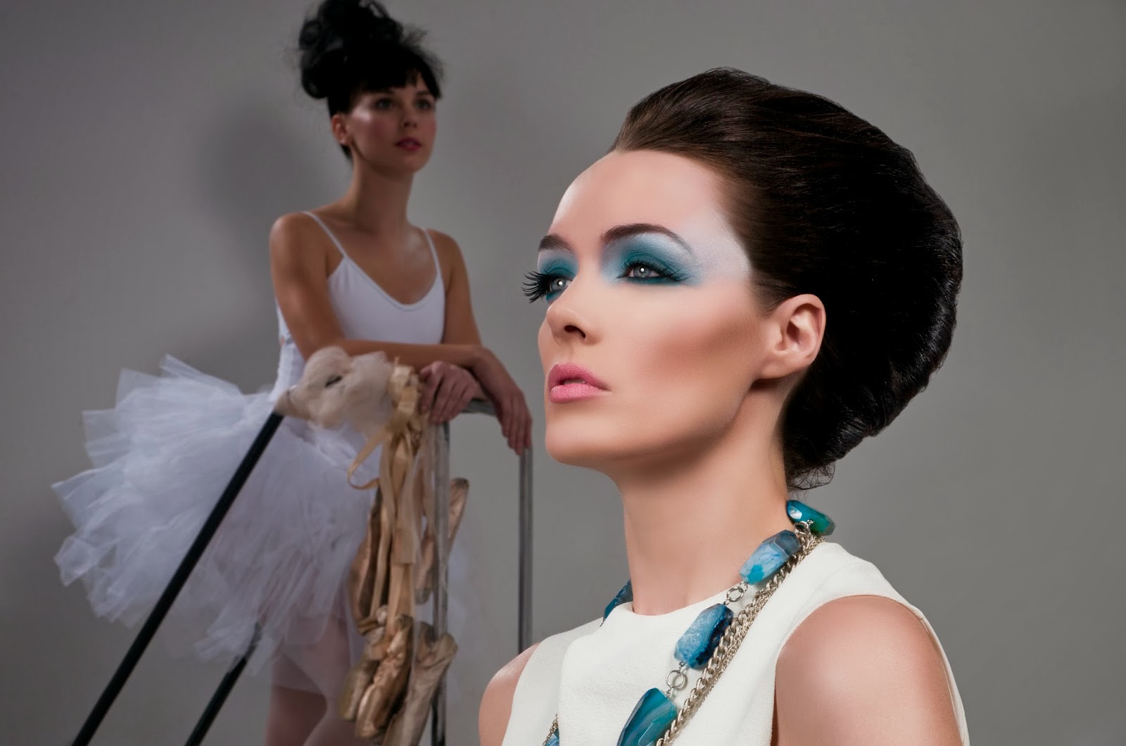 Head 2 Toe Theatrical is an authorized Mehron distributor..